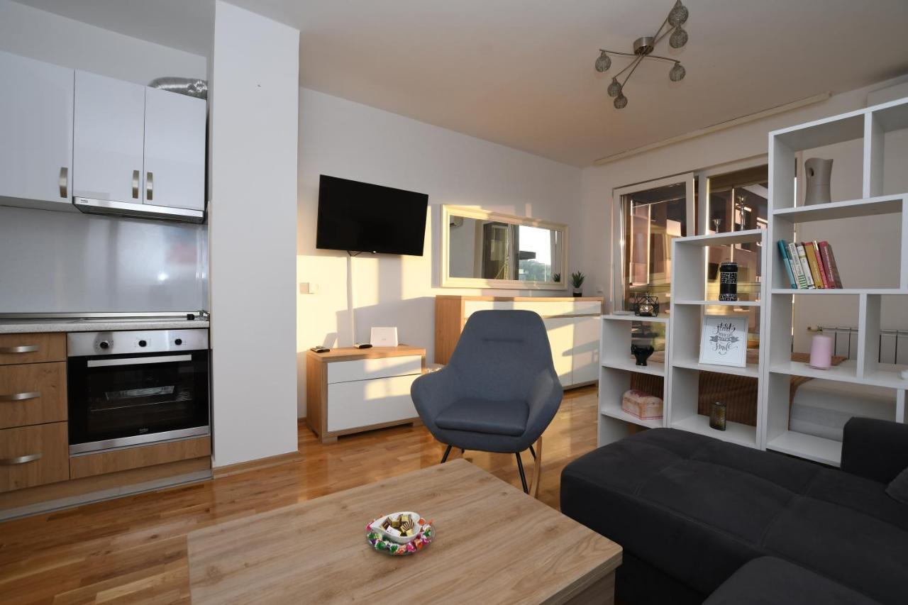 Sky Way Studio Apartment Saraievo Exterior foto