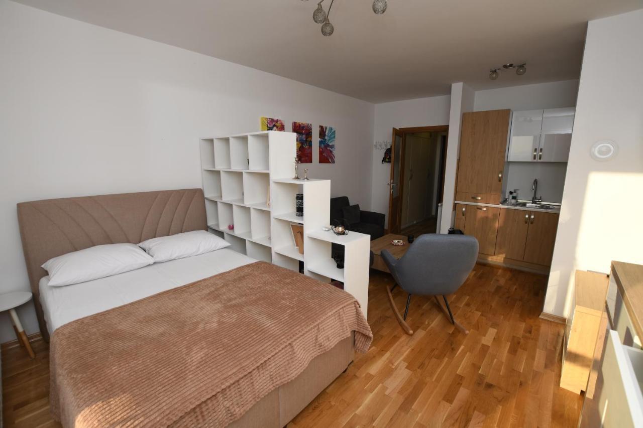Sky Way Studio Apartment Saraievo Exterior foto